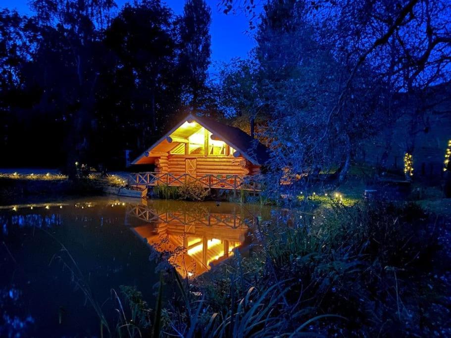 Log Cabin/Hot Tub On Private Lake Jurassic Coast Bridport Exteriér fotografie